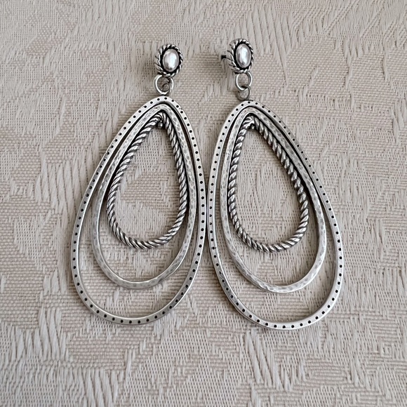 Silver nickel free dangle earrings - Picture 3 of 9